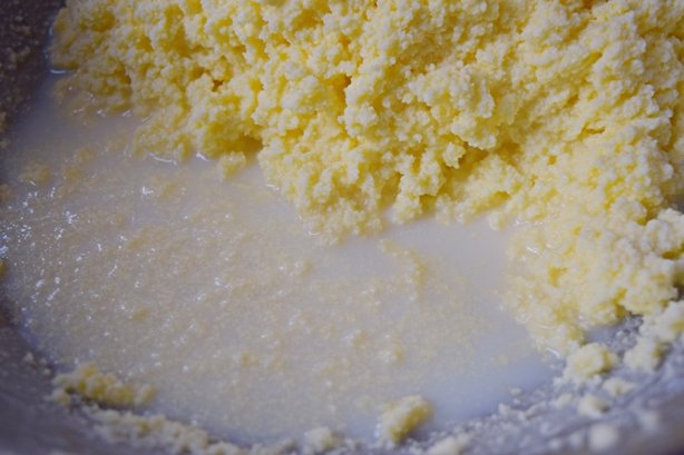 Manteiga caseira - separando