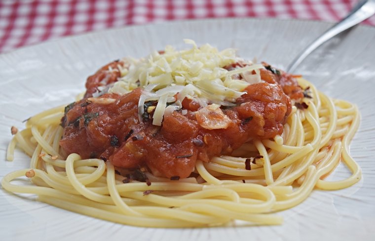 espaguete-com-tomates-frescos-1