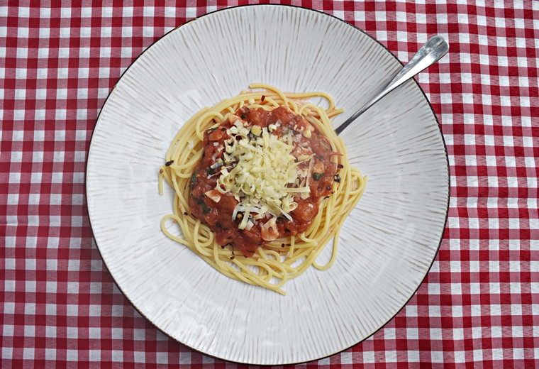 espaguete-com-tomates-frescos