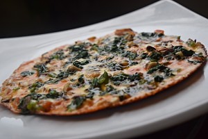 Pizza de Frigideira com Cogumelos e Espinafre